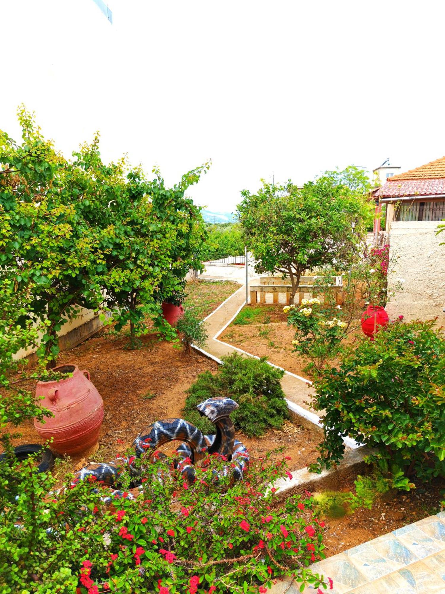 Village House With A Nice Garden Stérnai Quarto foto